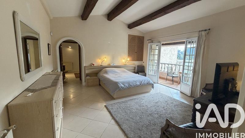 Maison - 231 m² - 7 pièces