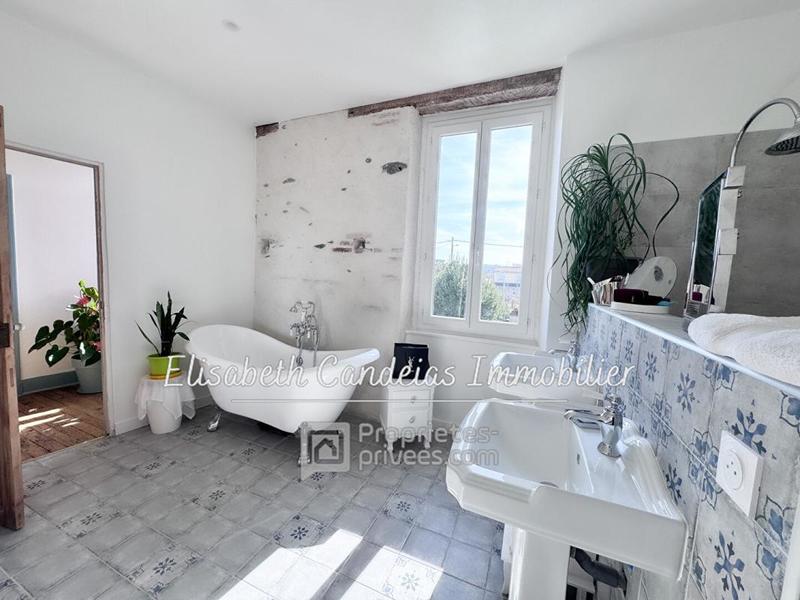 Maison - 187 m² - 5 pièces