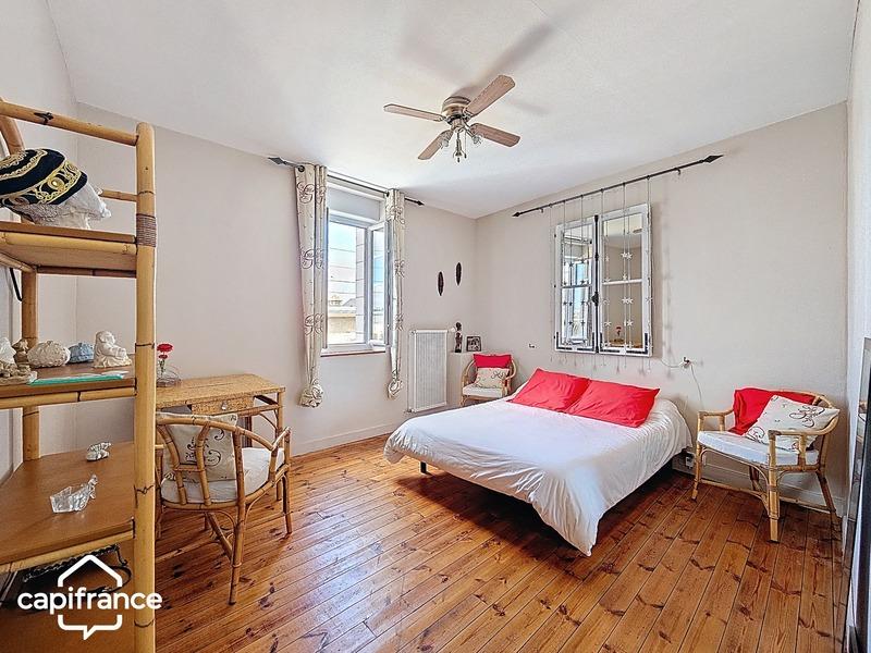 Maison - 243 m² - 8 pièces