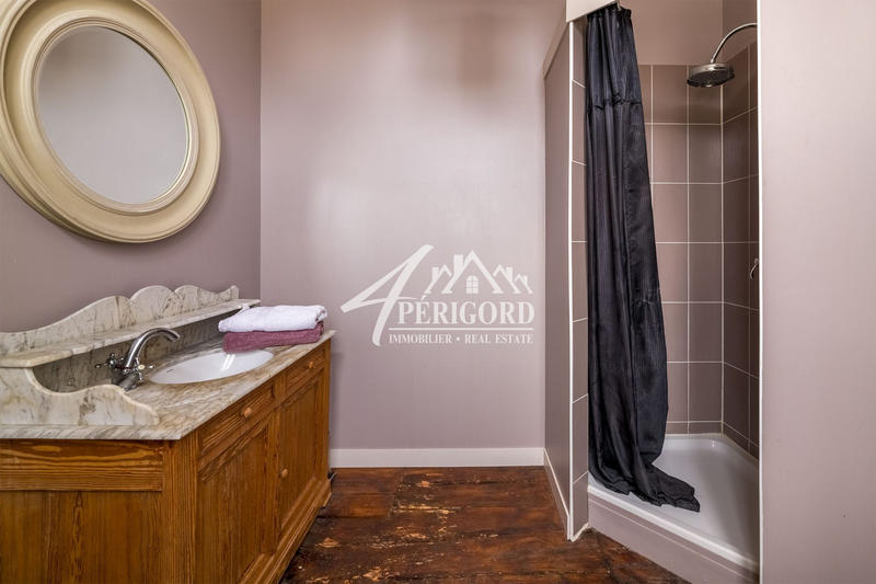 Maison - 435 m² - 11 pièces