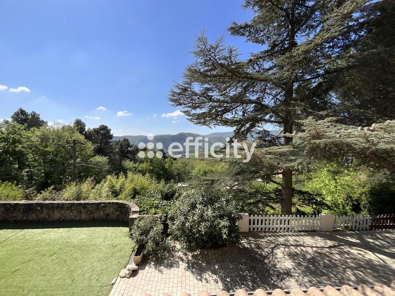 Maison - 215 m² - 11 pièces