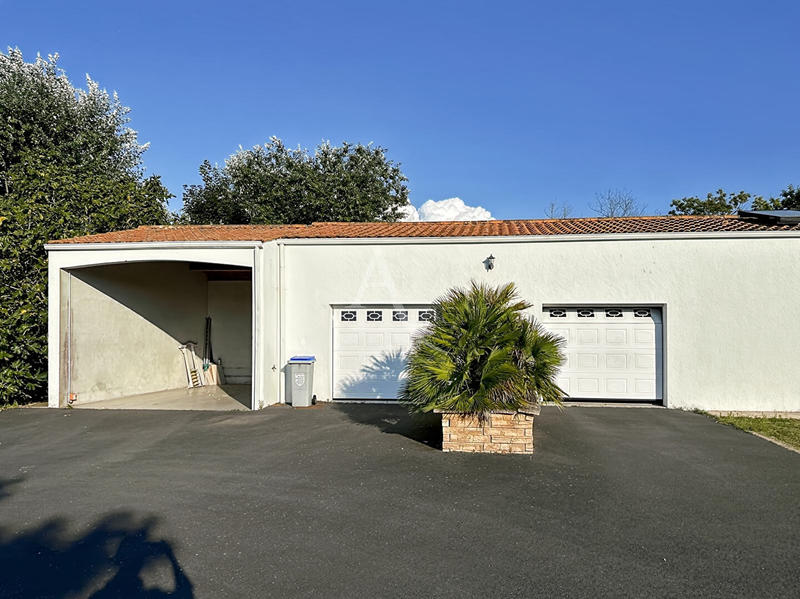 Maison - 223 m² - 7 pièces