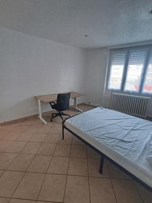 Appartement - 122 m² - 9 pièces