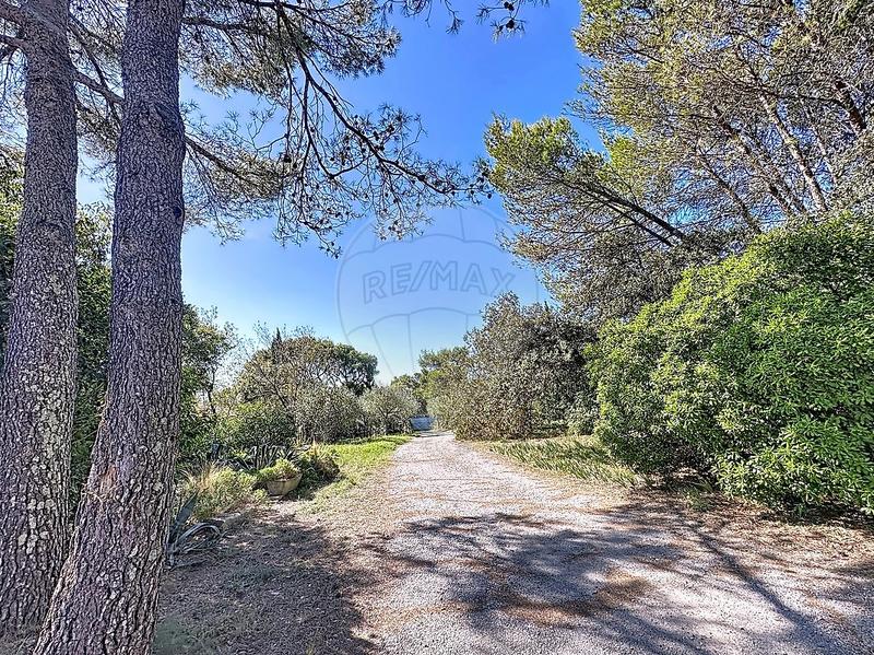 Propriété - 182 m² - 6 pièces