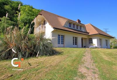 Maison - 235 m² - 8 pièces