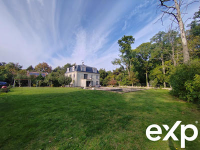 Maison - 300 m² - 16 pièces