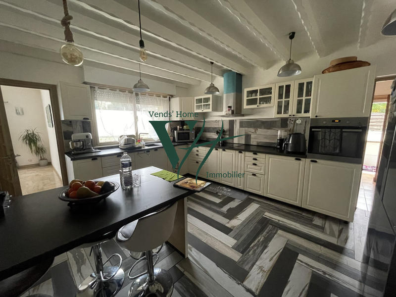 Villa - 302 m² - 10 pièces