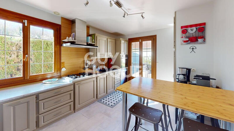 Maison - 155 m² - 8 pièces