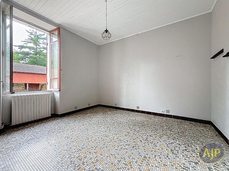 Maison - 220 m² - 10 pièces