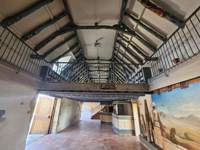 Maison - 2 135 m² - 52 pièces