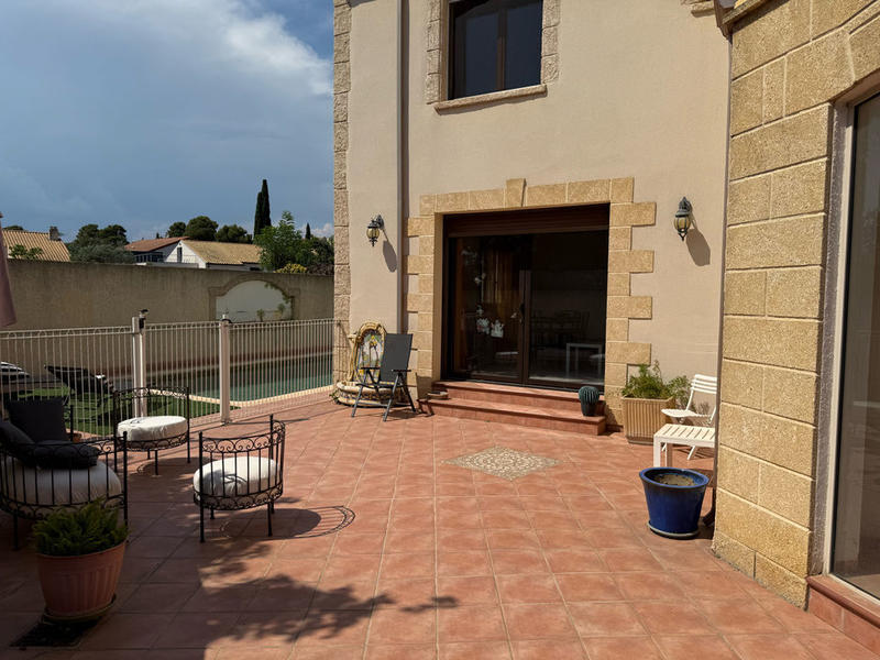 Maison - 230 m² - 8 pièces