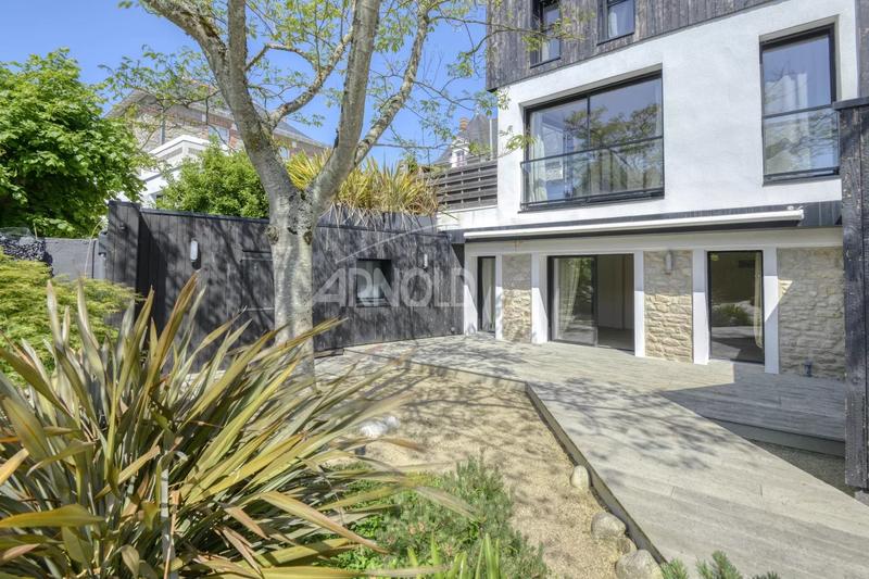 Maison - 200 m² - 8 pièces