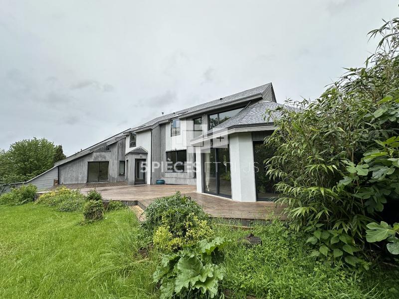 Maison - 250 m² - 10 pièces