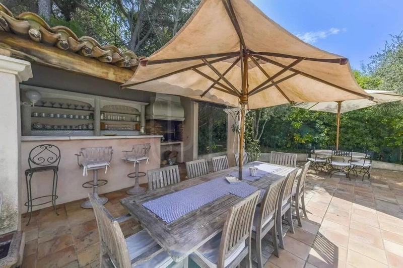 Villa - 282 m² - 6 pièces