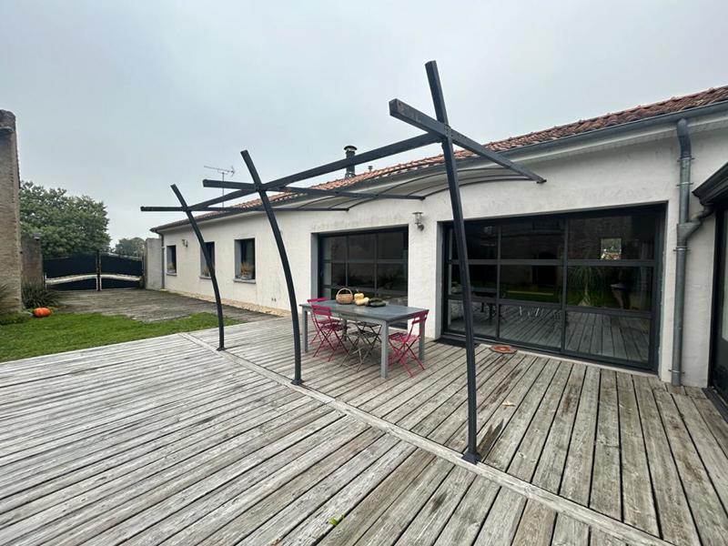 Maison - 185 m² - 8 pièces