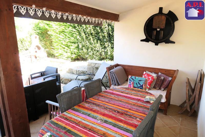 Maison - 230 m² - 9 pièces