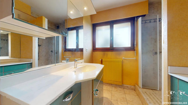 Appartement - 185 m² - 6 pièces