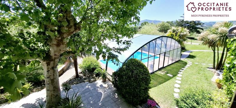 Propriété - 402 m² - 14 pièces