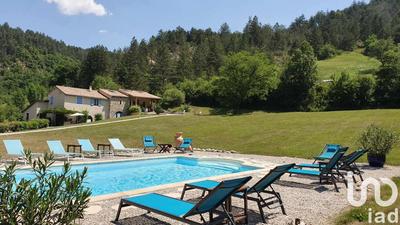 Maison - 478 m² - 15 pièces