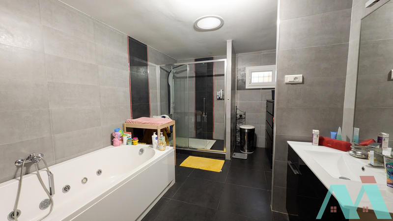 Maison - 165 m² - 6 pièces