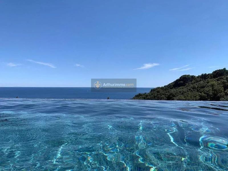 Maison - 202 m² - 7 pièces