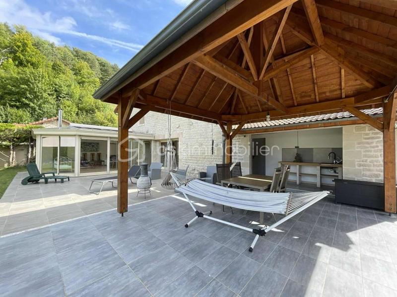 Maison - 225 m² - 6 pièces