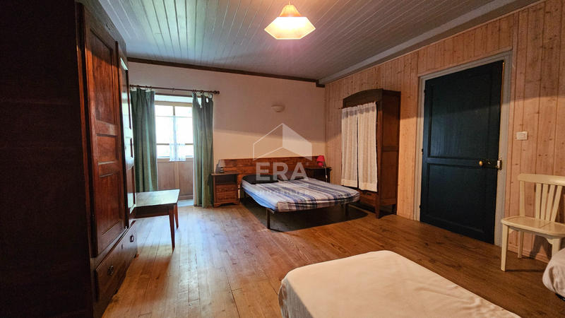 Maison - 230 m² - 11 pièces