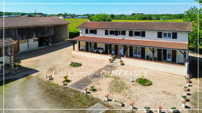 Propriété - 244 m² - 8 pièces