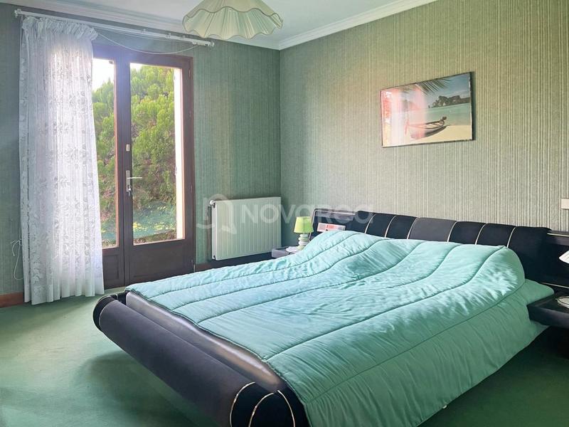 Maison - 210 m² - 8 pièces