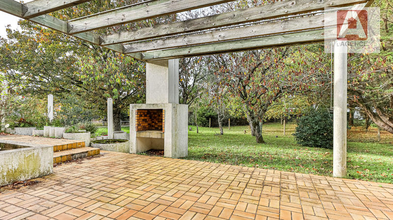 Maison - 290 m² - 12 pièces