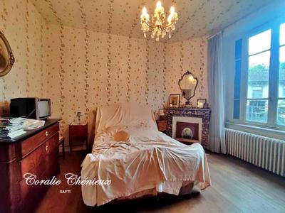 Maison - 232 m² - 8 pièces