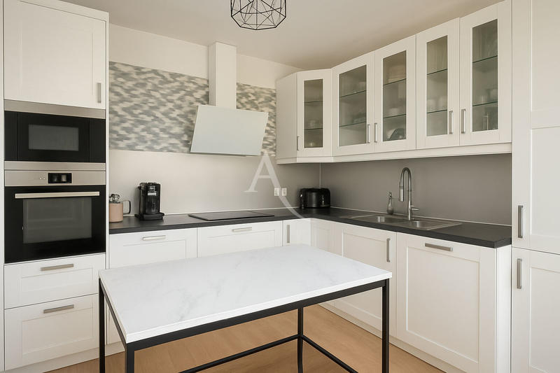 Appartement - 84 m² - 4 pièces