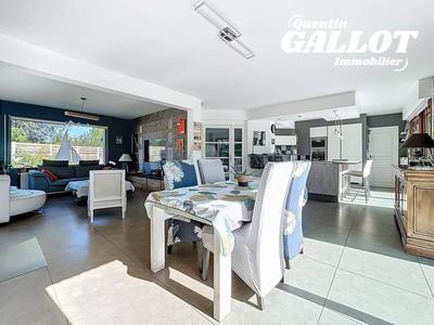 Maison - 156 m² - 5 pièces