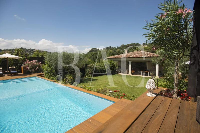 Villa - 402 m² - 12 pièces