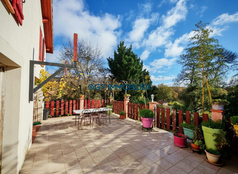 Maison traditionnelle - 212 m² - 8 pièces