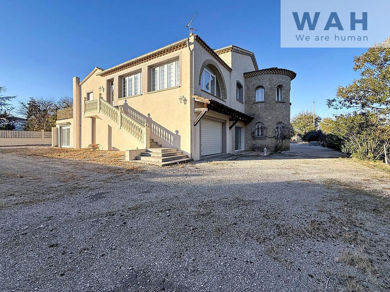 Maison - 390 m² - 13 pièces