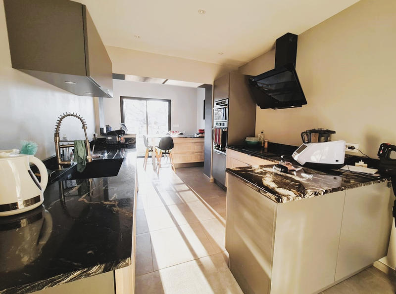 Maison - 161 m² - 8 pièces