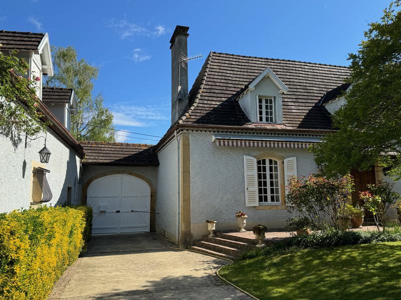 Maison - 268 m² - 6 pièces