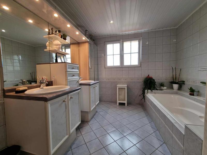 Maison traditionnelle - 200 m² - 7 pièces