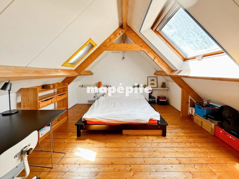 Maison - 1 275 m² - 19 pièces