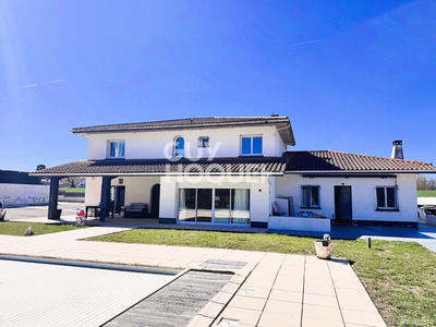 Maison - 268 m² - 9 pièces