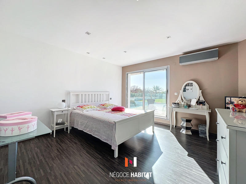 Maison - 251 m² - 6 pièces