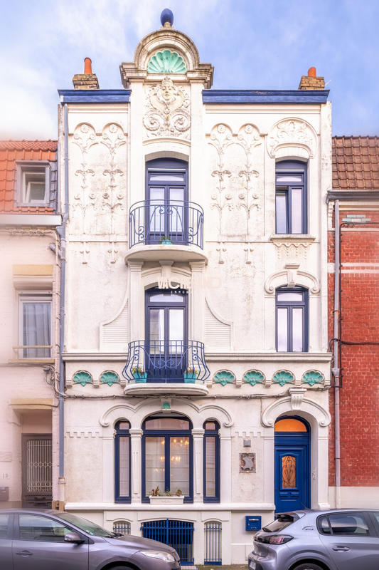 Maison - 210 m² - 7 pièces