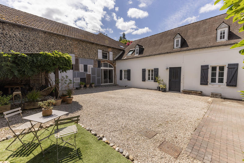 Maison - 300 m² - 11 pièces