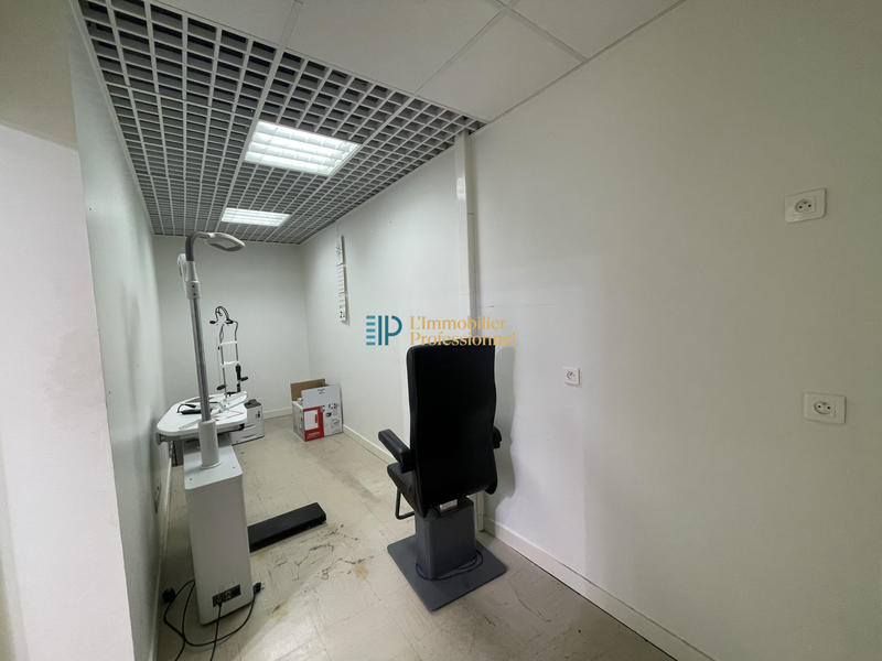 Local commercial - 86 m² - 4 pièces