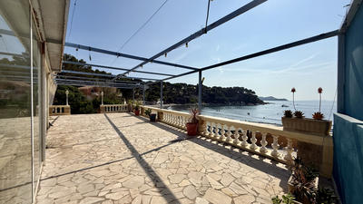 Propriété - 650 m² - 6 pièces