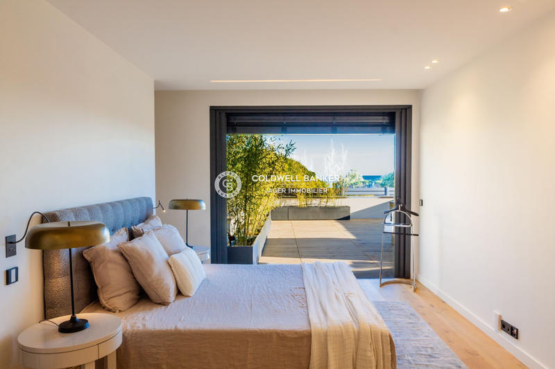 Villa - 300 m² - 6 pièces