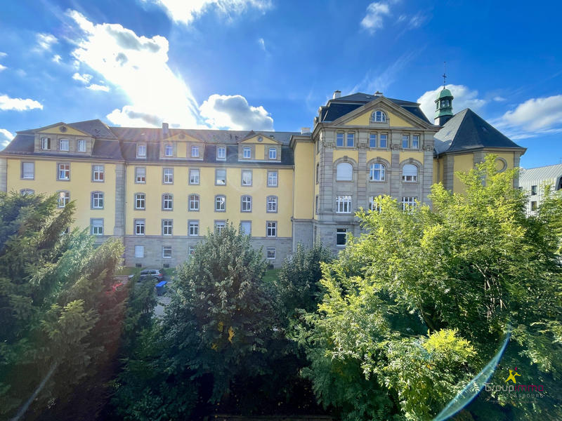 Local d'activités - 82 m² - 4 pièces