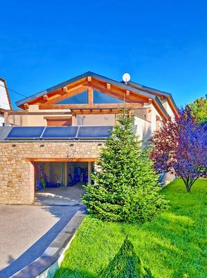 Maison - 240 m² - 6 pièces