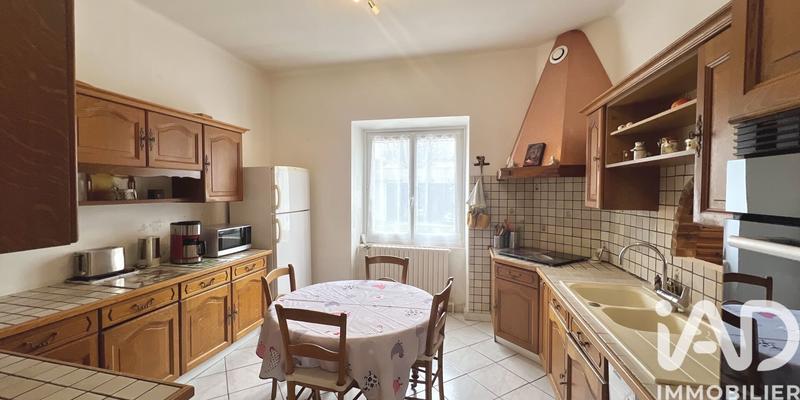 Maison - 230 m² - 7 pièces